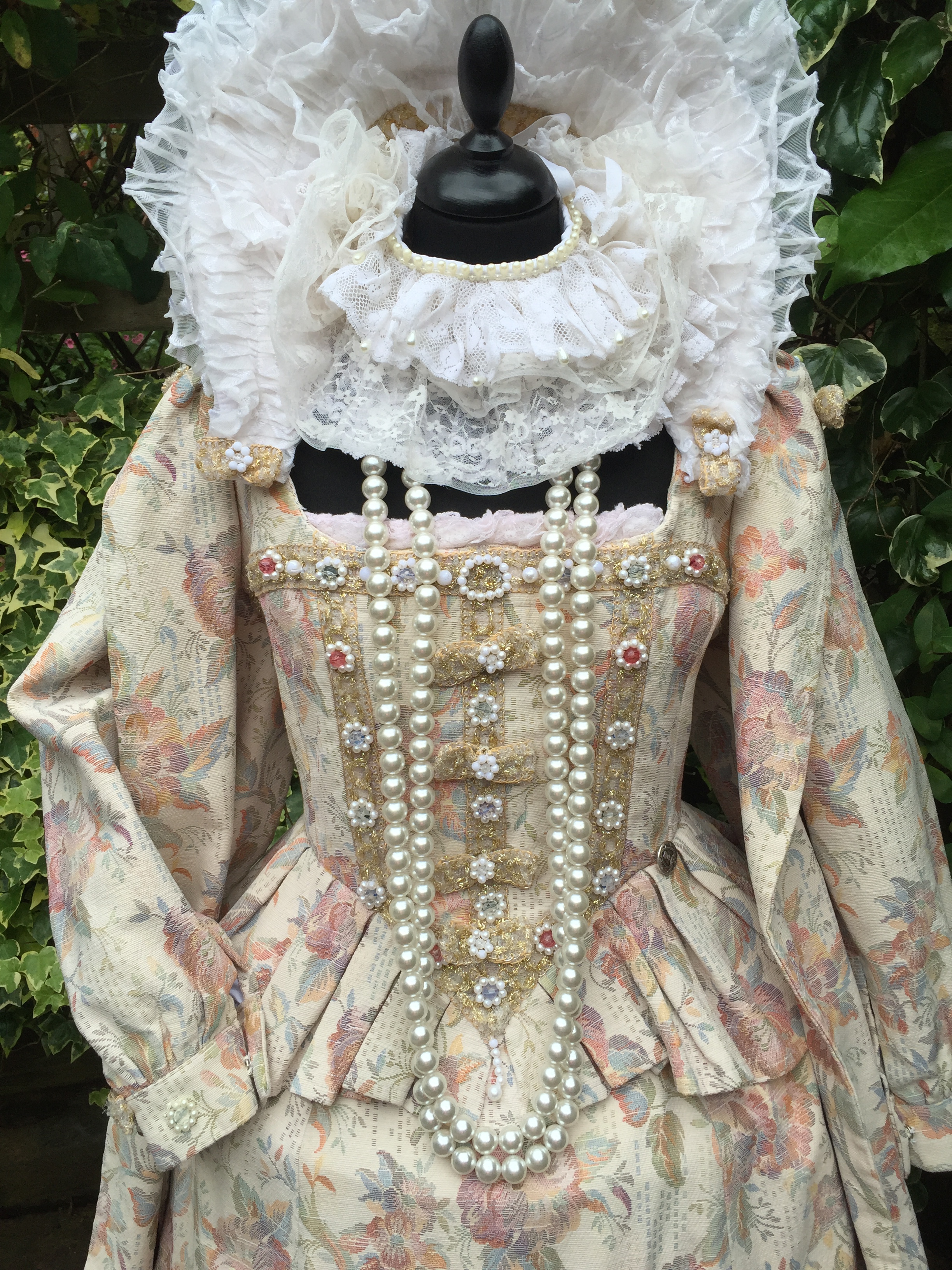 Historical And Period Costumes To Hire At Masquerade Costume Hire