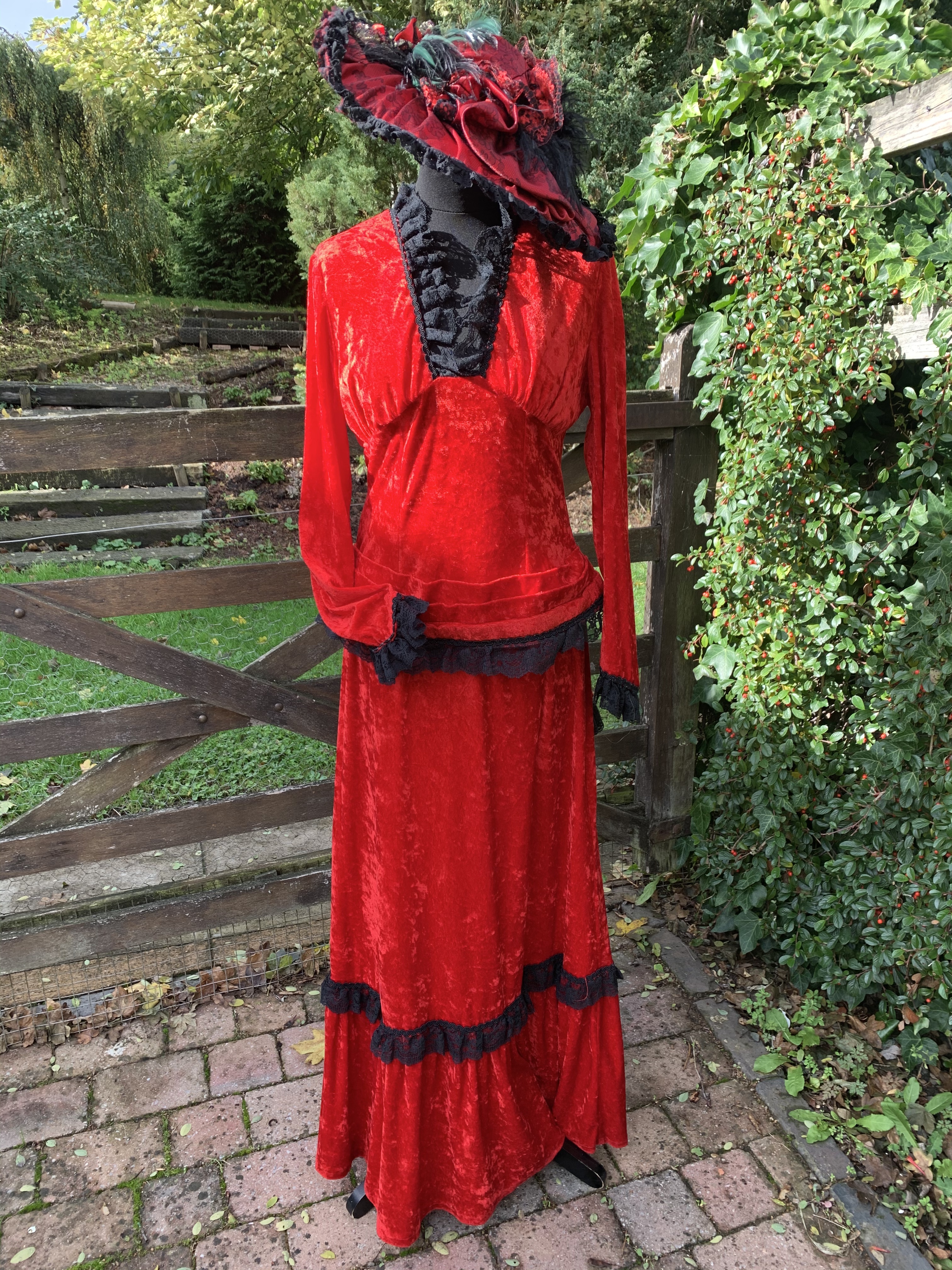 Red sales edwardian dress